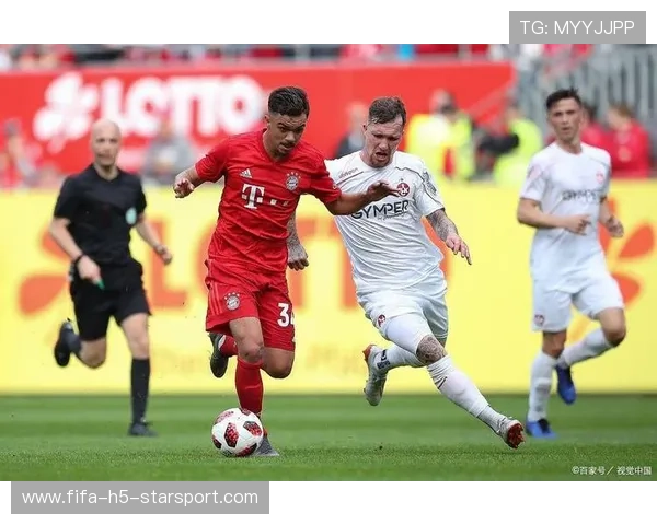 拜仁人盯人+区域混合防守成功遏制博卡进攻，拜仁b队